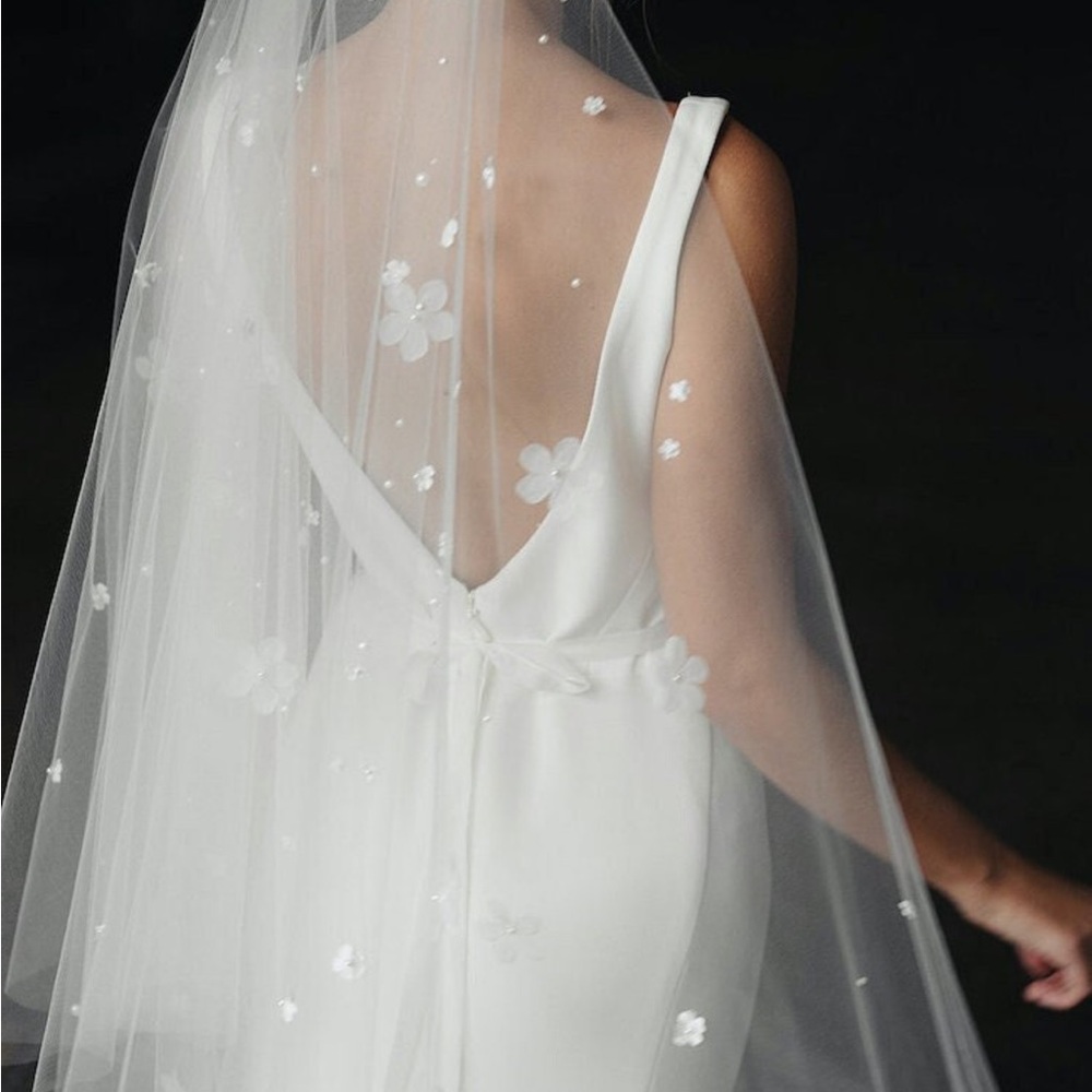Elegant Ivory Floral Veil